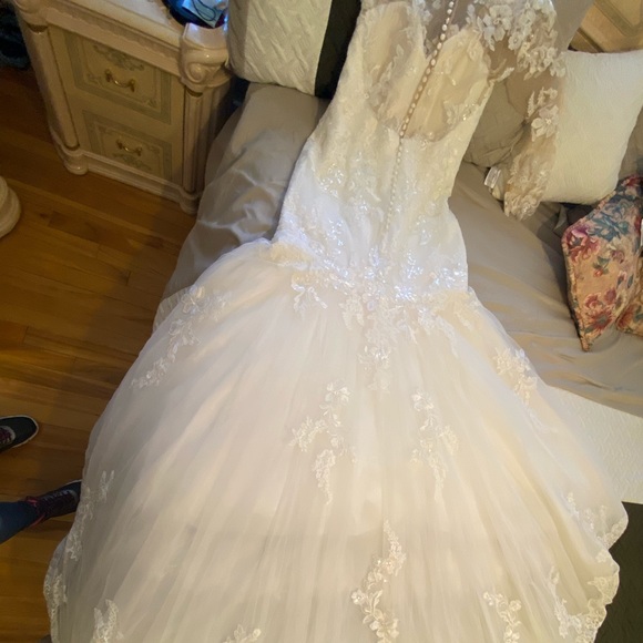 Wedding dress - Picture 5 of 9